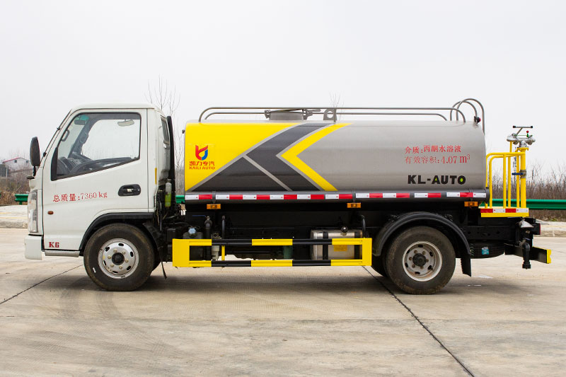 凯马3方蓝牌洒水车