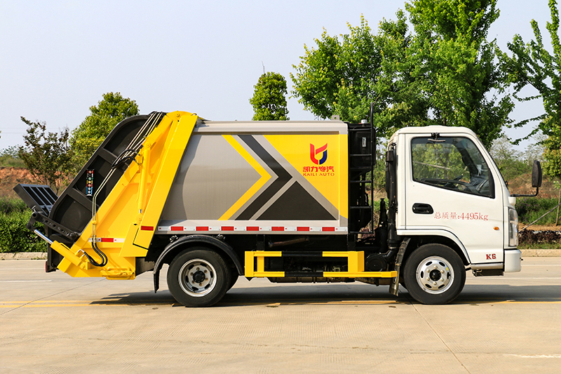凯马蓝牌压缩垃圾车（4.5方）