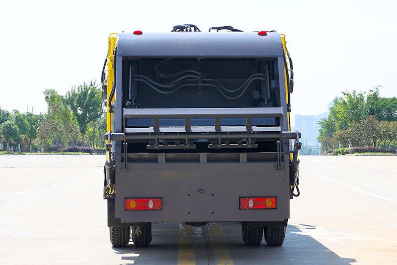 东风华神T3压缩式垃圾车（9方）