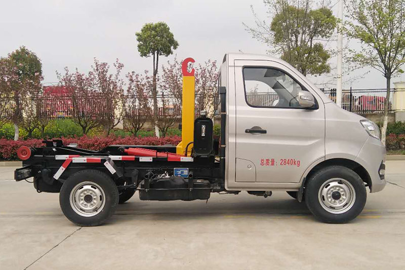 蓝牌长安钩臂垃圾车（单轮）（3方）