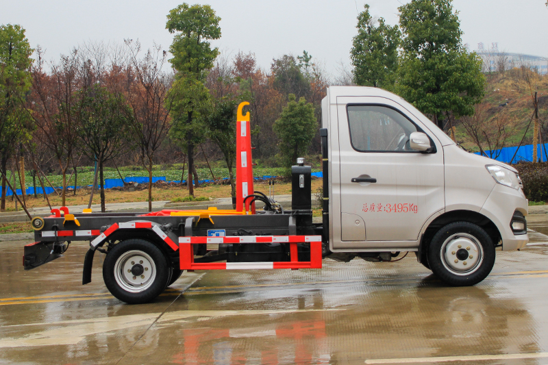 （蓝牌）长安钩臂垃圾车（双轮）（3方）