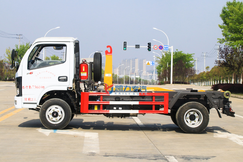 （蓝牌 黄牌）东风小福瑞卡钩臂垃圾车（5方）