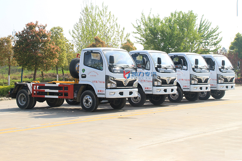 （蓝牌 黄牌）东风小福瑞卡钩臂垃圾车（5方）