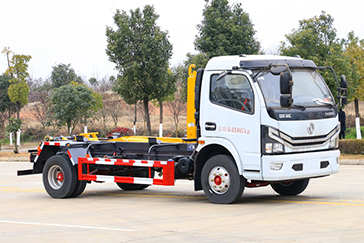 东风大多利卡钩臂垃圾车（7方）（选装套臂）