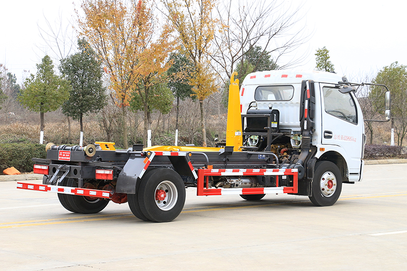 东风大多利卡钩臂垃圾车（7方）（选装套臂）