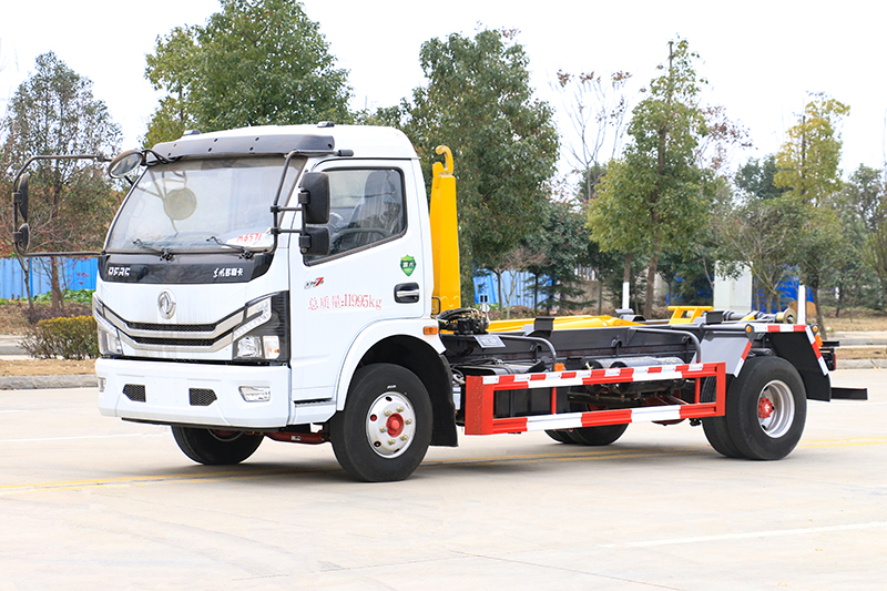 东风大多利卡钩臂垃圾车（7方）（选装套臂）