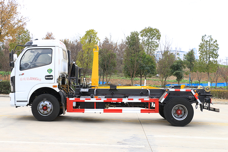 东风大多利卡钩臂垃圾车（7方）（选装套臂）