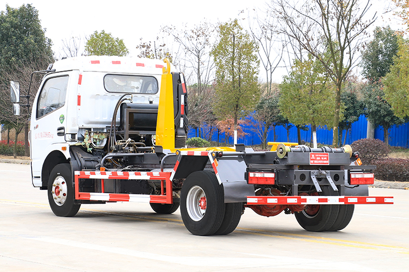 东风大多利卡钩臂垃圾车（7方）（选装套臂）