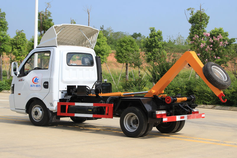 （蓝牌）东风途逸钩臂垃圾车（3方）