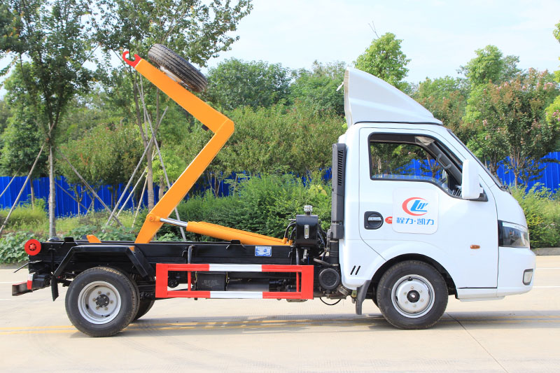 （蓝牌）东风途逸钩臂垃圾车（3方）