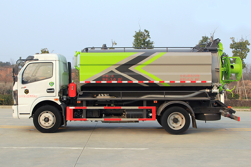 东风大多利卡10方清洗吸污车（方罐）