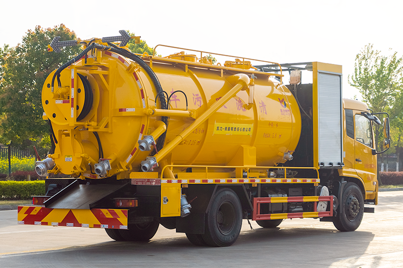 东风天锦清洗吸污车带电控（副发）