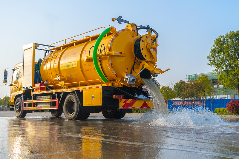 东风天锦清洗吸污车带电控（副发）