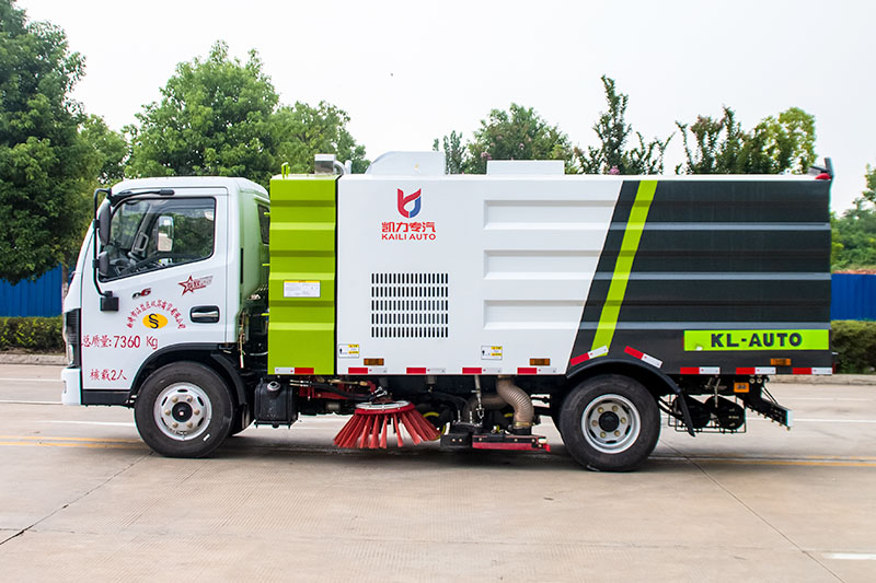 东风小多利卡5方吸尘车参数配置