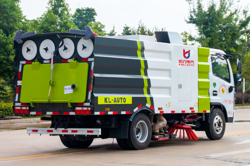 东风小多利卡5方吸尘车参数配置