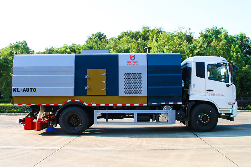 东风天锦吸尘车