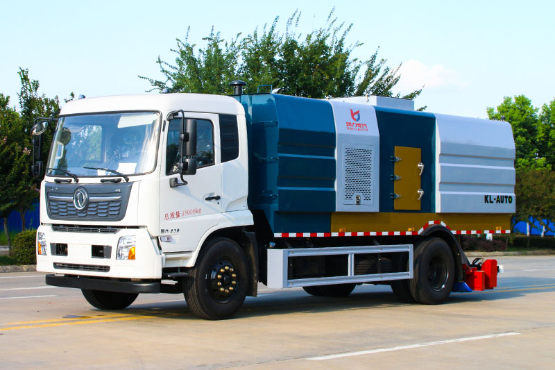 东风天锦吸尘车