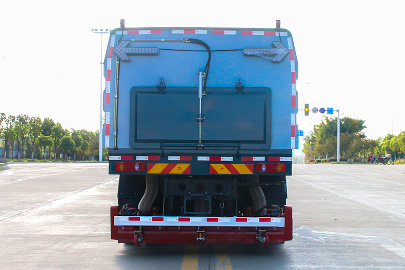 东风天锦吸尘车