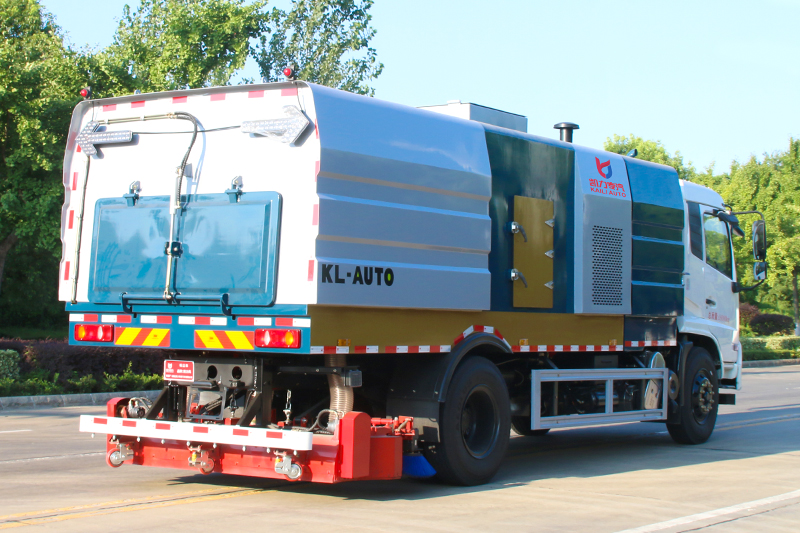 东风天锦吸尘车