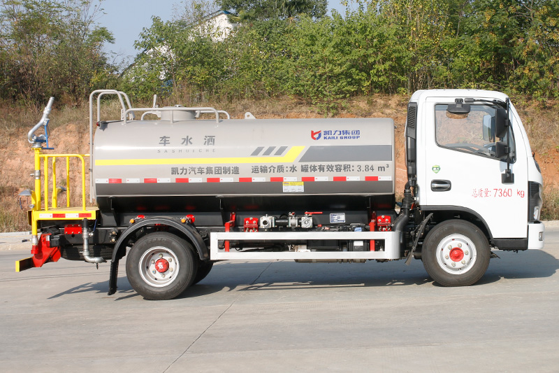 5方东风小多利卡洒水车