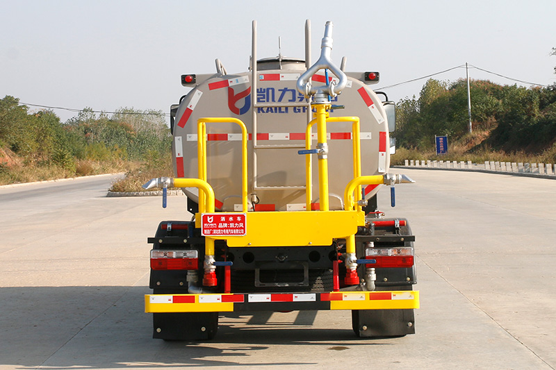 5方东风小多利卡洒水车