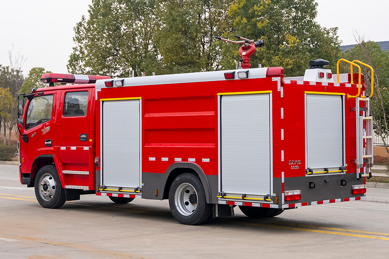 东风5吨水罐消防车