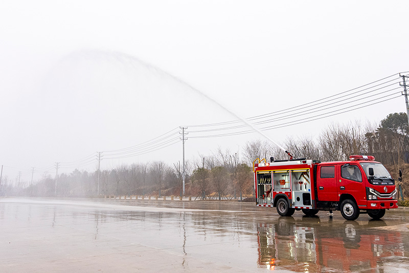 东风2.5吨水罐消防车