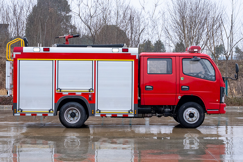 东风2.5吨水罐消防车