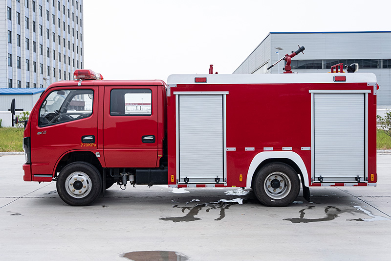 东风2吨水罐消防车