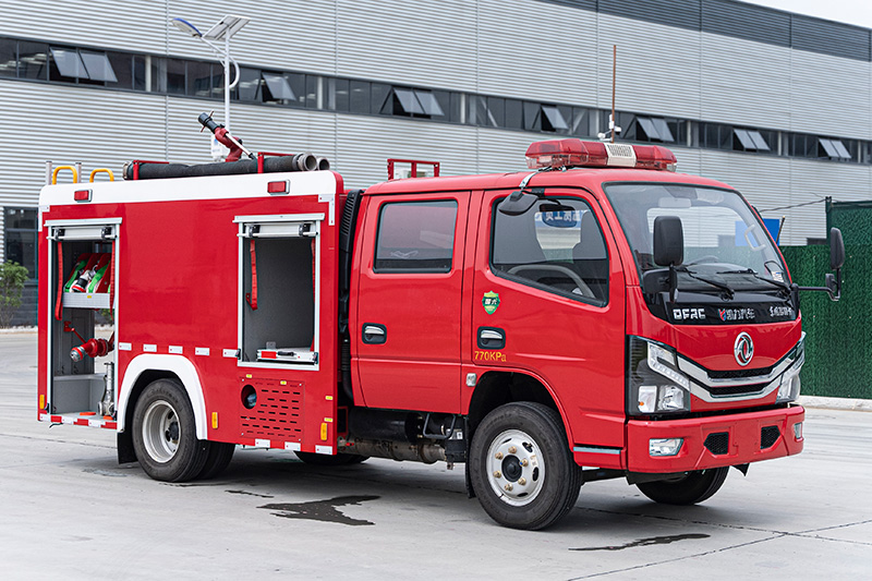 东风2吨水罐消防车