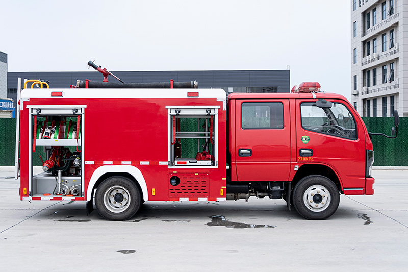 东风2吨水罐消防车