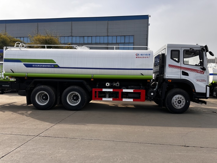 东风后双桥22吨洒水车