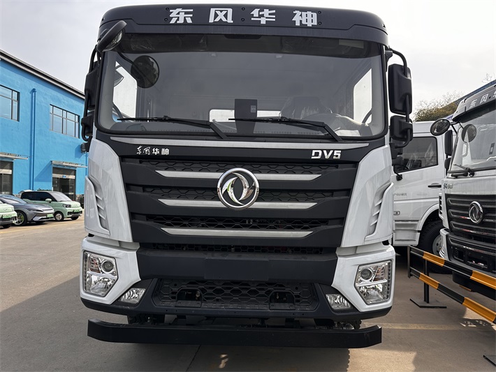 东风后双桥22吨洒水车