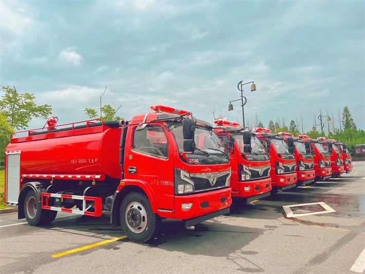 东风4吨双排消防洒水车