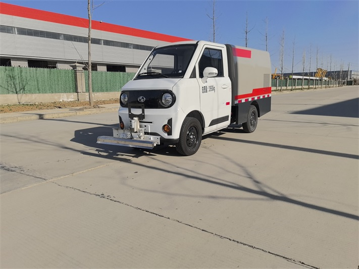 小型纯电动路面清洗车