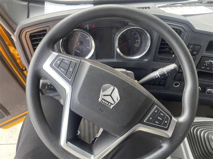 重汽豪沃悍将潍柴155蓝牌重载清障车