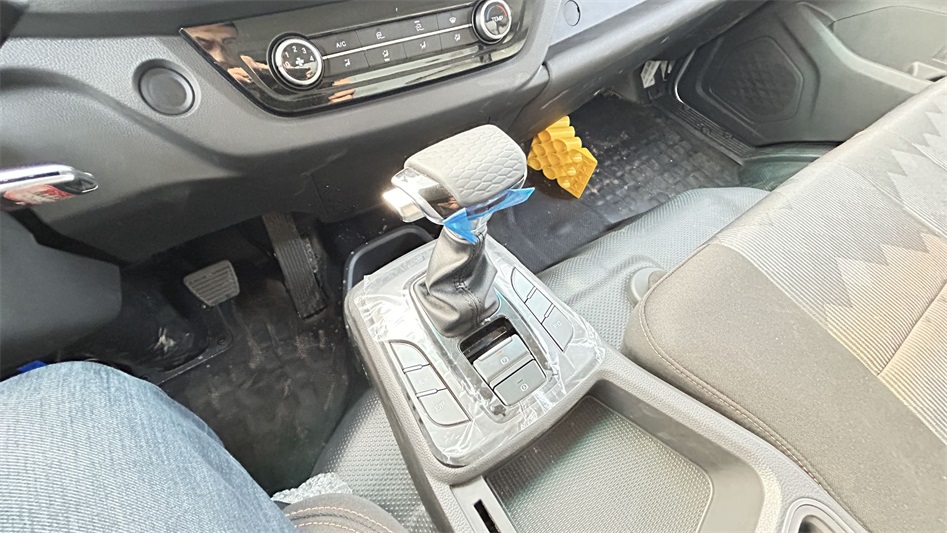 福田智蓝混动冷藏车