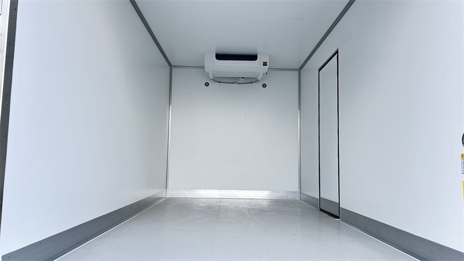 福田智蓝混动冷藏车