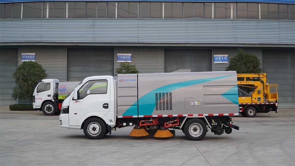 东风途逸纯电动扫路车