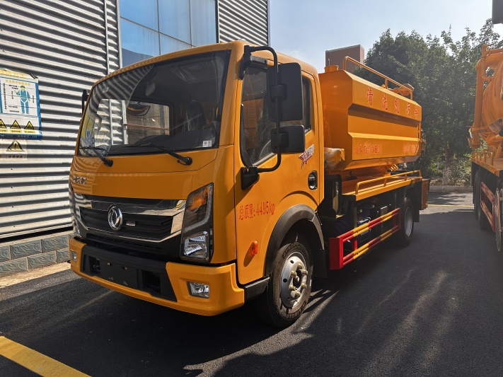 东风蓝牌清洗吸污车