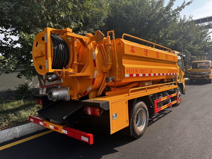 东风蓝牌清洗吸污车