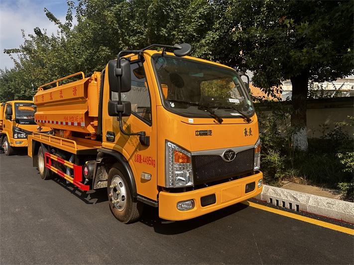 重汽豪曼“蓝牌地库”清洗吸污车