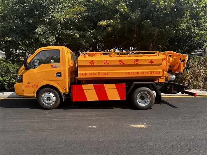 东风途逸蓝牌清洗吸污车