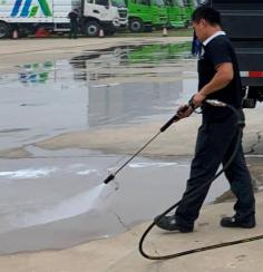 小型纯电动路面养护车