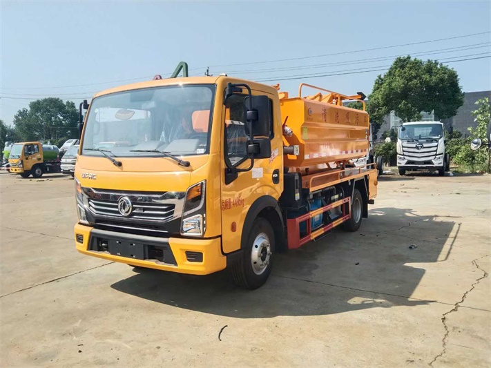 东风蓝牌4+2方清洗吸污车公告参数 罐体可加大7.5方