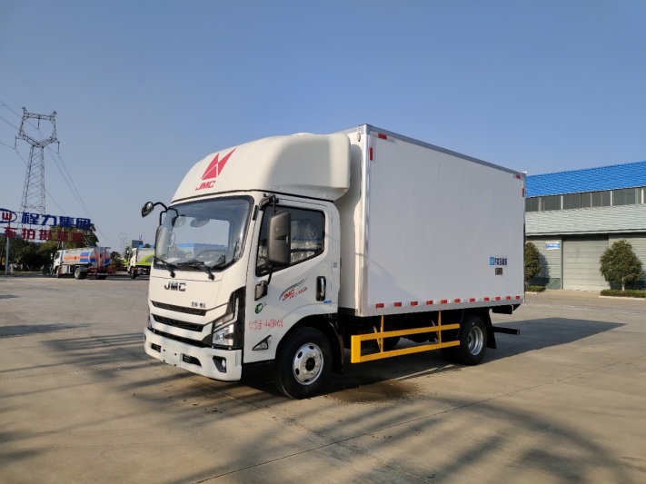 江铃新凯运4.2米冷藏车