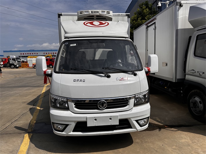 东风途逸3.5米小型冷藏车