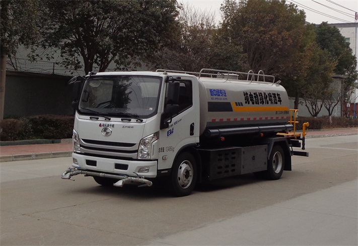 上汽9吨洒水车