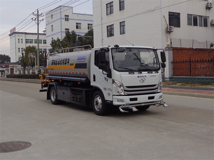 上汽9吨洒水车