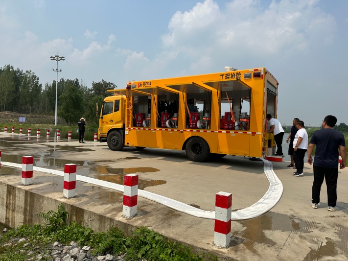 东风天锦3000㎡/h大流量排水救险车